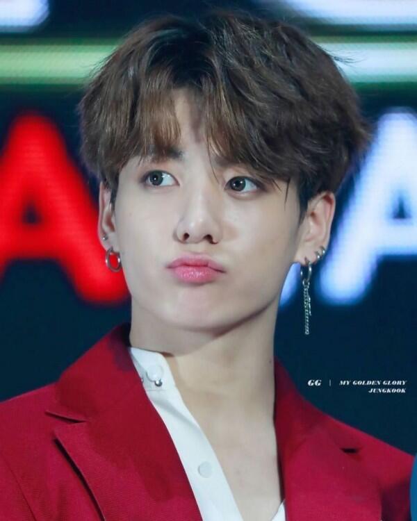 9 Pesona Jungkook BTS Saat Menampilkan Pouty Lips, Gemas Maksimal!