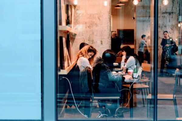 5 Sikap Bijak sebelum Janjian dengan Teman di Kafe