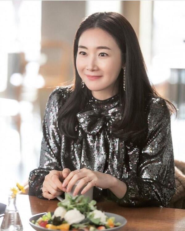 10 Potret Choi Ji Woo Jadi Cameo di "Crash Landing On You", Menawan!