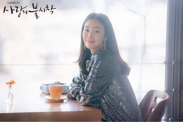 10 Potret Choi Ji Woo Jadi Cameo di "Crash Landing On You", Menawan!