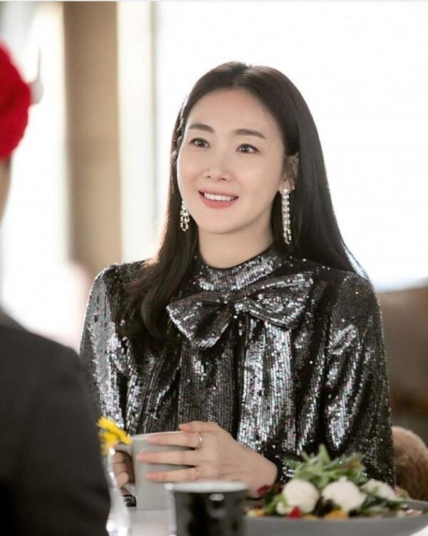 10 Potret Choi Ji Woo Jadi Cameo di "Crash Landing On You", Menawan!