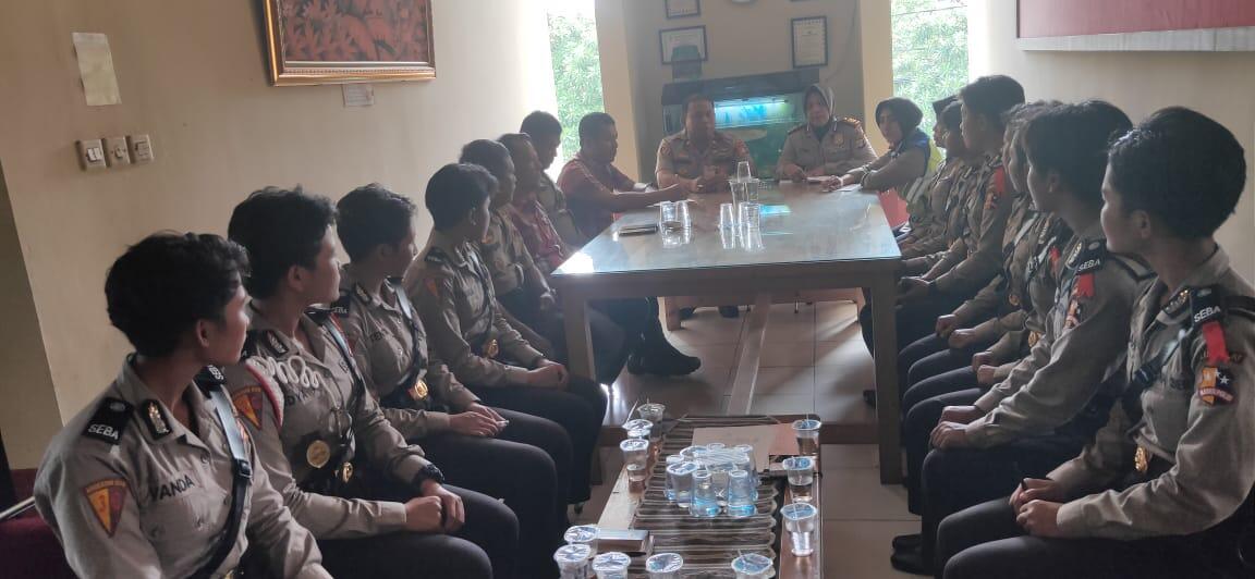 Kapolsek Neglasari Beri Pengarahan siswa Polwan Latja