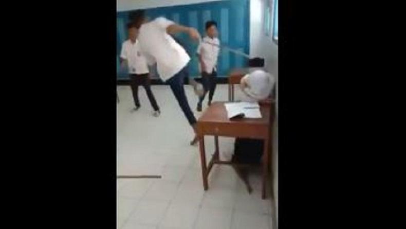 Viral Video Siswi SMP Ditendang dan Dipukuli 3 Siswa di Kelas, Diduga di Purworejo