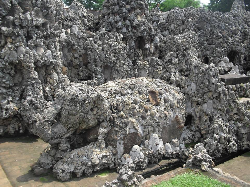 Pelajaran dari Tempat Semedi dan Monyet di Cirebon