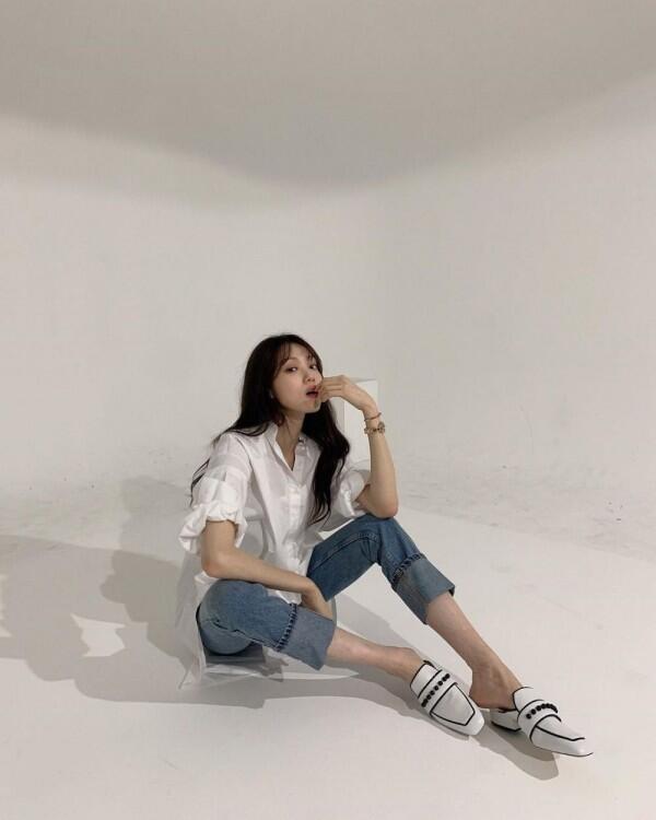 10 Referensi Style Kasual ala Lee Sung Kyung, Effortless Banget!