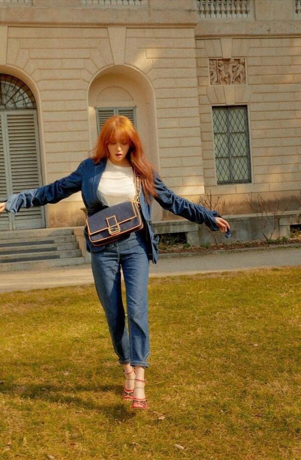 10 Referensi Style Kasual ala Lee Sung Kyung, Effortless Banget!