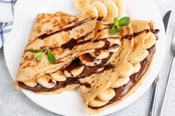 Resep Crepes Pisang Cokelat yang Renyah di Luar, tapi Lembut di Dalam