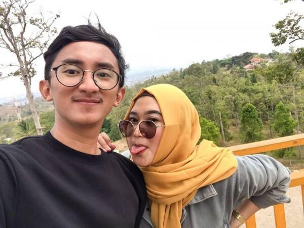 Berawal dari DM Berakhir di Pelaminan, Kisah Sejoli Ini Bikin Baper