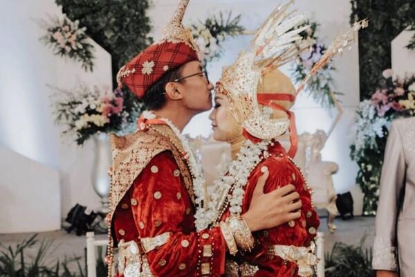 Berawal dari DM Berakhir di Pelaminan, Kisah Sejoli Ini Bikin Baper