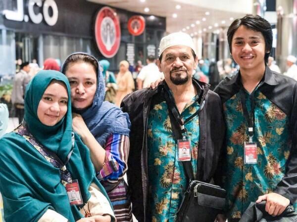 Panutan Warganet, Intip 10 Potret Keseruan Arbani Yasiz dan Keluarga!