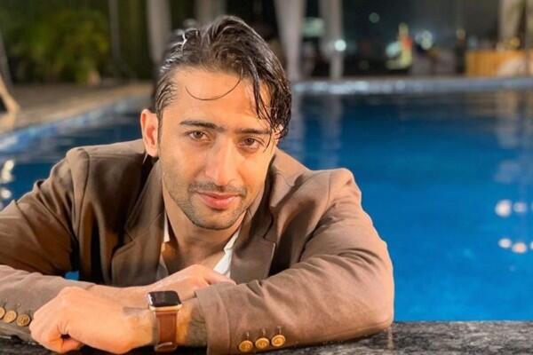 10 Gaya Fashion Shaheer Sheikh, Aktor India yang Populer di Indonesia