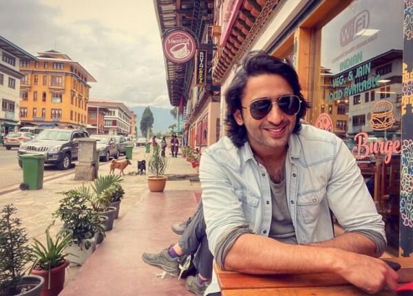 10 Gaya Fashion Shaheer Sheikh, Aktor India yang Populer di Indonesia