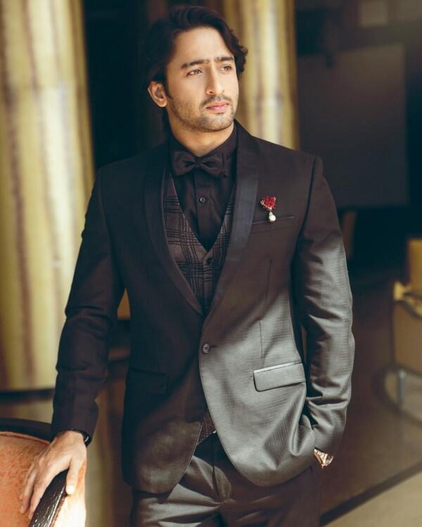 10 Gaya Fashion Shaheer Sheikh, Aktor India yang Populer di Indonesia