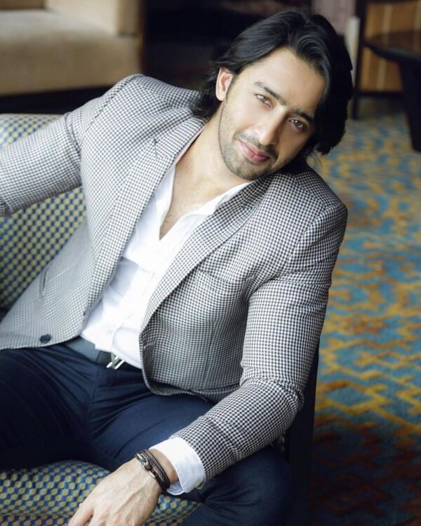 10 Gaya Fashion Shaheer Sheikh, Aktor India yang Populer di Indonesia