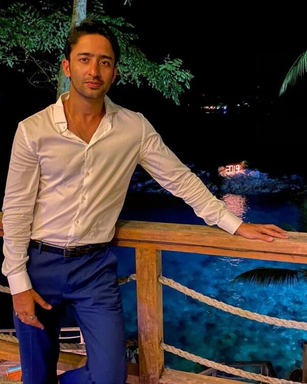 10 Gaya Fashion Shaheer Sheikh, Aktor India yang Populer di Indonesia