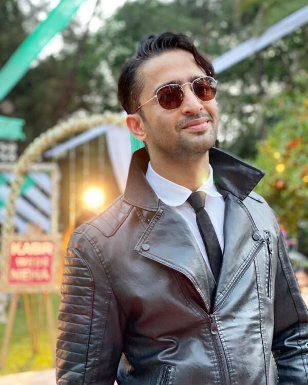 10 Gaya Fashion Shaheer Sheikh, Aktor India yang Populer di Indonesia