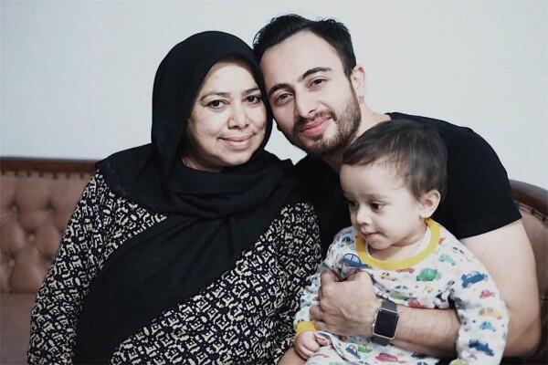 Family Man, Intip 10 Potret Hangat Irvan Farhad & Sang Mama!