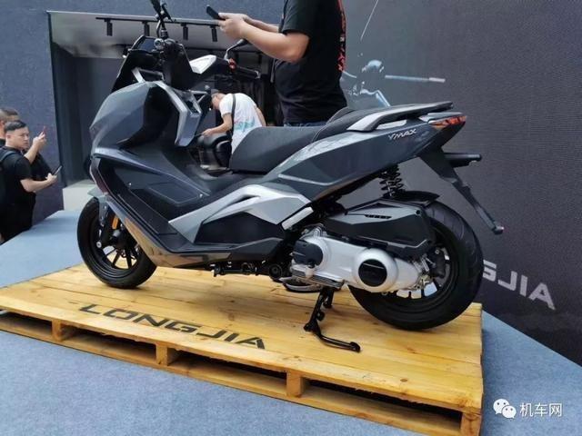 Setelah XMAX dan Forza, Kini Muncul VMAX