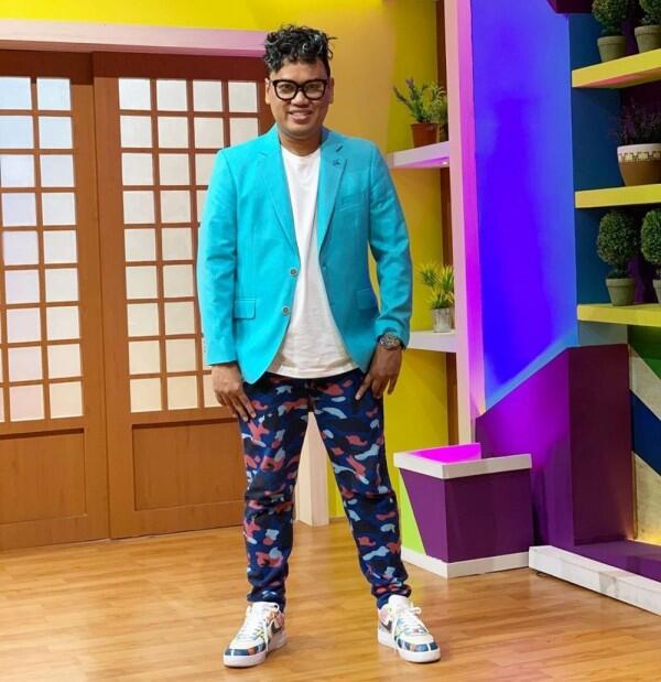Sering Gonta Ganti Gaya Rambut, Ini 10 Potret Rambut Unik Uya Kuya