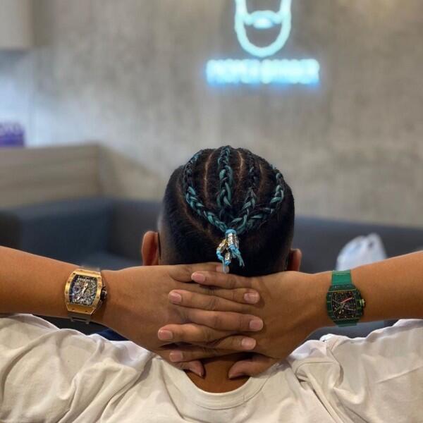 Sering Gonta Ganti Gaya Rambut, Ini 10 Potret Rambut Unik Uya Kuya