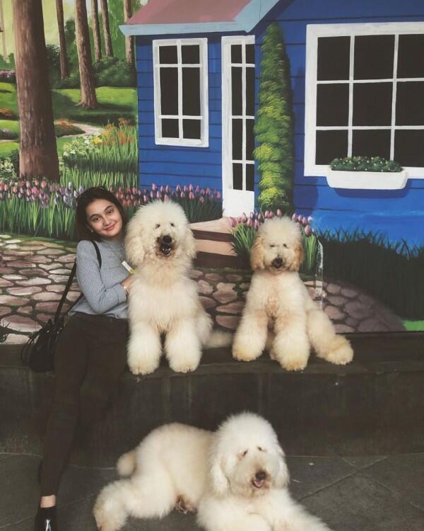 10 Pesona Laura Abbas Jackson yang Ternyata Pacar Adik Irish Bella