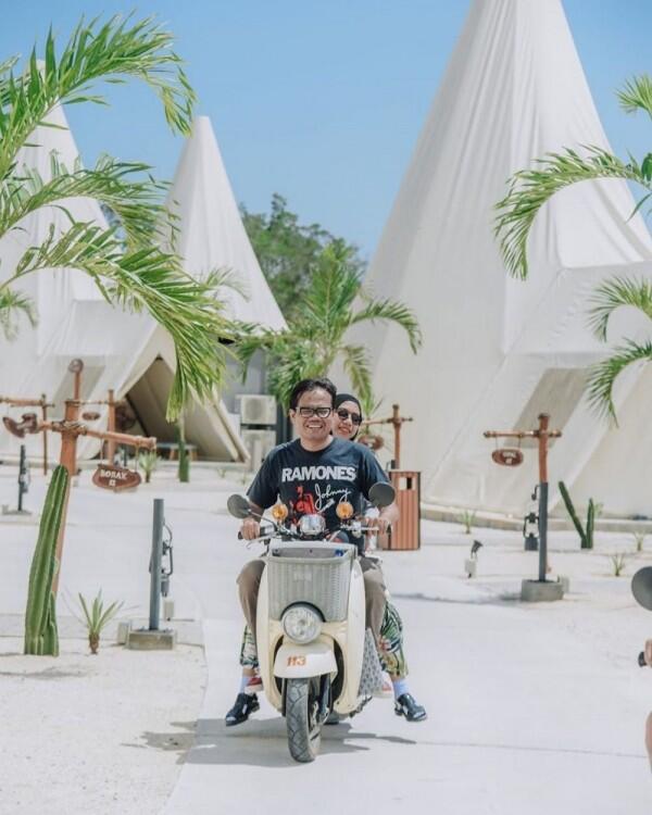 Jarang Disorot, 10 Potret Keluarga Kecil Soleh Solihun yang Harmonis!