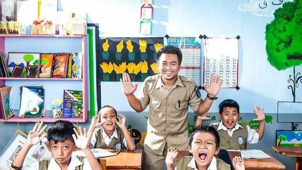 Suka Duka Bang Calu, Guru SLB yang Cari Tambahan Lewat Ojol