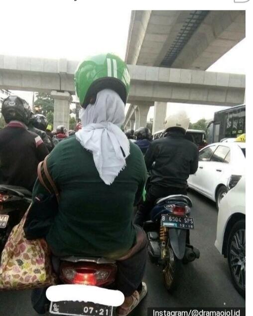 10 Potret Penumpang Ojol yang Bikin Ngakak