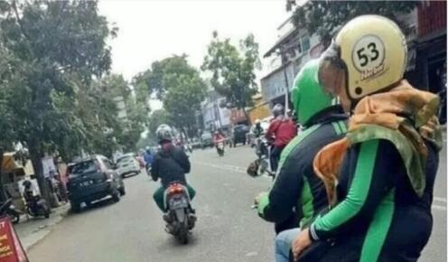 10 Potret Penumpang Ojol yang Bikin Ngakak