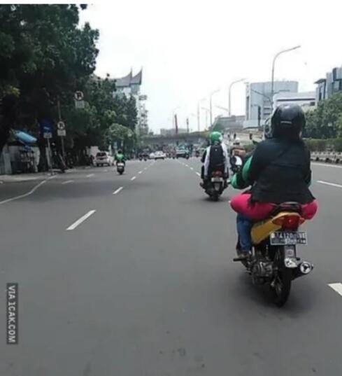10 Potret Penumpang Ojol yang Bikin Ngakak