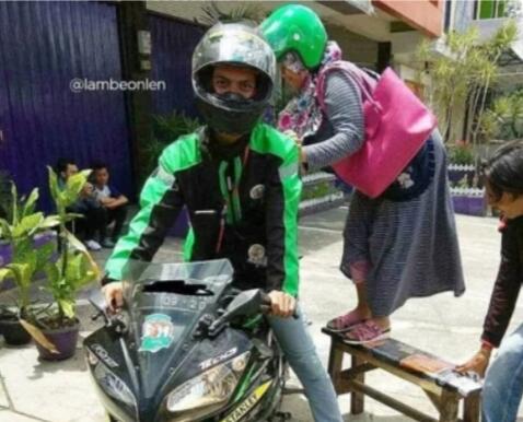 10 Potret Penumpang Ojol yang Bikin Ngakak