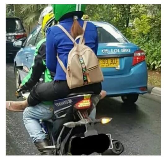 10 Potret Penumpang Ojol yang Bikin Ngakak