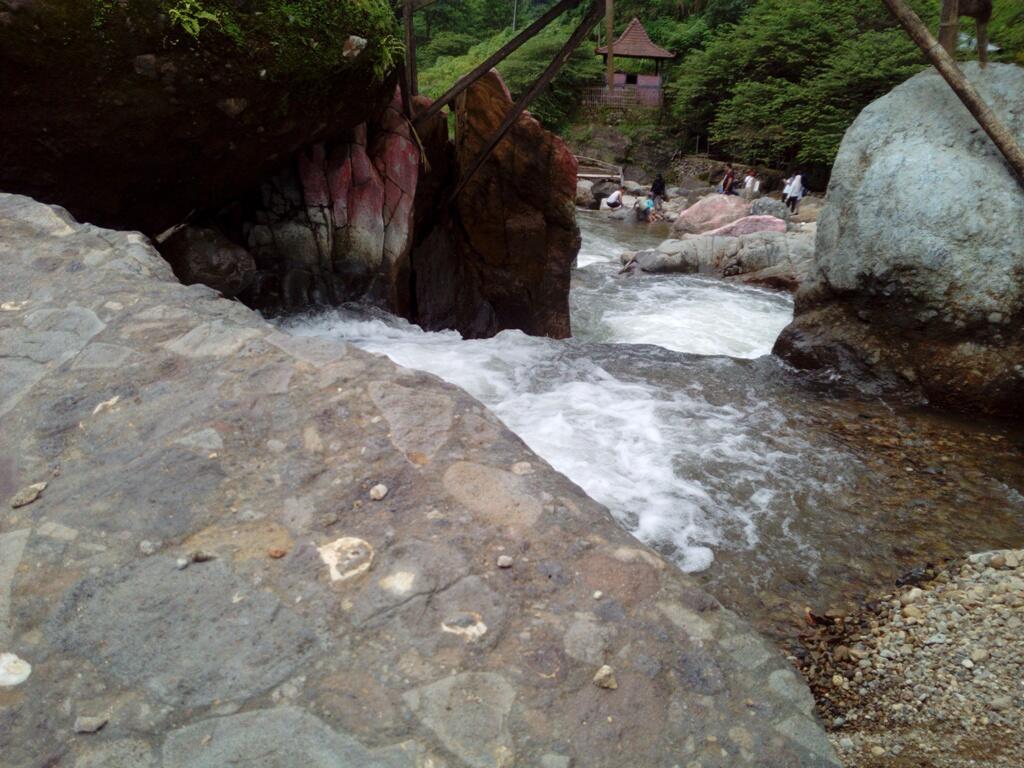 &#91;COC Regional: Lokasi Wisata&#93; Pesona Alam Pemandian Kedong Gong &amp; Watu Nganten