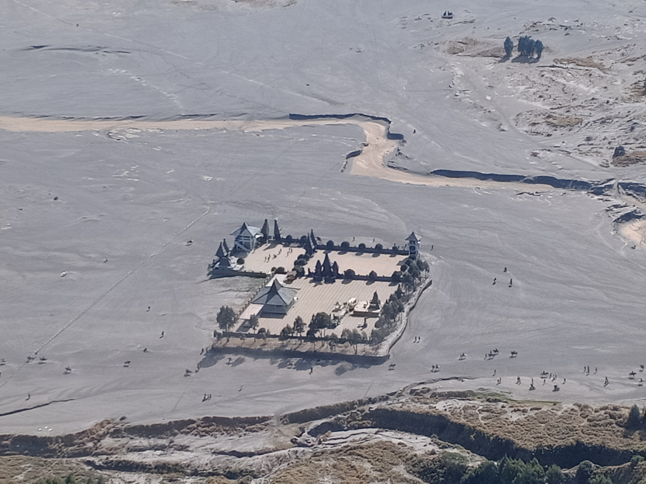 &#91;COC Regional : Tempat Wisata&#93; Ke Bromo, Tak Lengkap Jika Belum Mendaki Gunung Batok