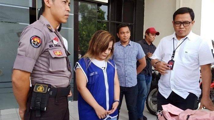 Demi Rp 15 Juta, Cewek Cantik Ini Sembunyikan Sabu Dalam Kemaluan

