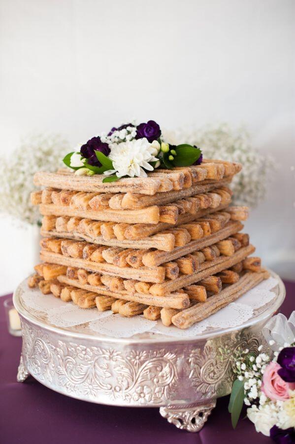 Dari Sereal Beras Hingga Es Batu, Berikut Inspirasi Kue Pernikahan Antimainstream!