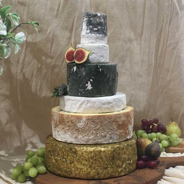 Dari Sereal Beras Hingga Es Batu, Berikut Inspirasi Kue Pernikahan Antimainstream!