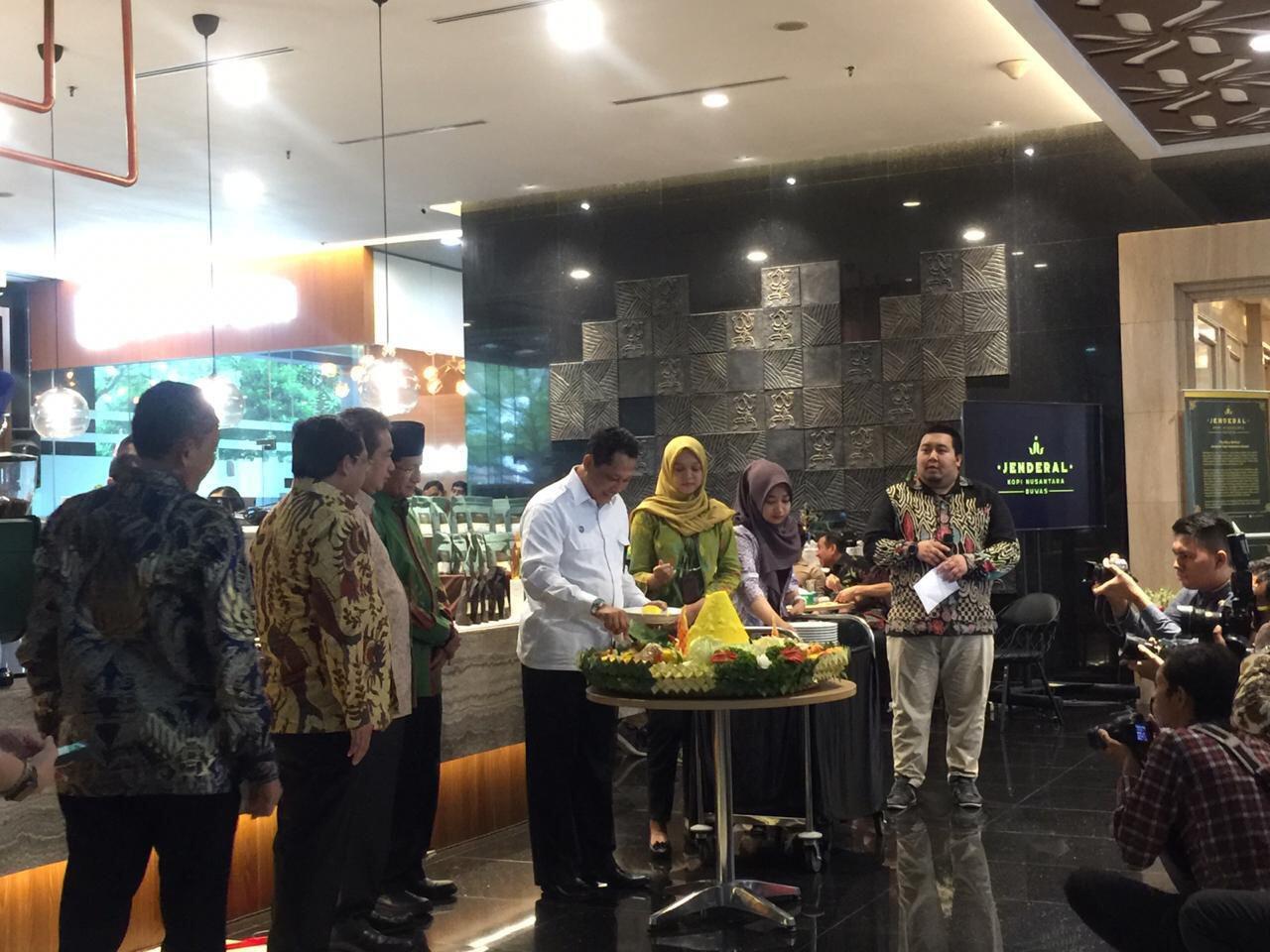 Bareng Mendag, Buwas Rilis Kopi Ganja