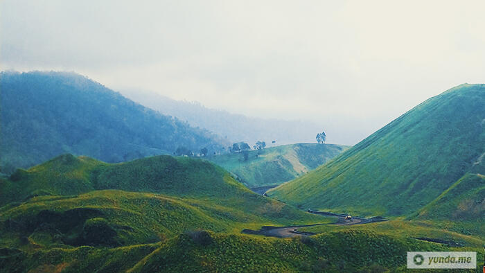 &#91;COC Regional : Lokasi Wisata&#93; Kombinasi Keindahan Kawah Gunung Dan Padang Savana.