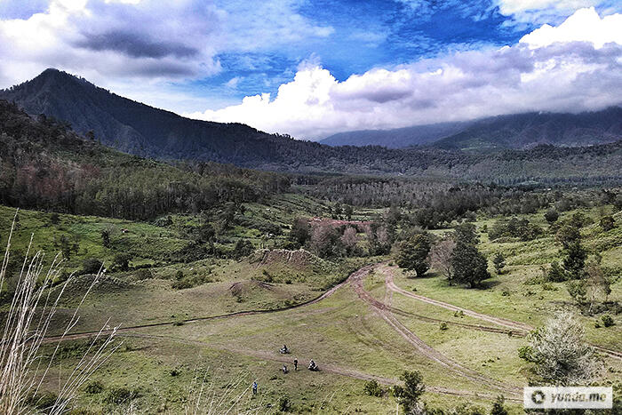 &#91;COC Regional : Lokasi Wisata&#93; Kombinasi Keindahan Kawah Gunung Dan Padang Savana.