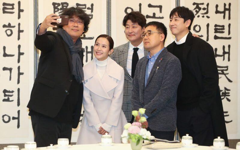 Moon Jae In Undang Tim ‘Parasite’ Makan Siang!