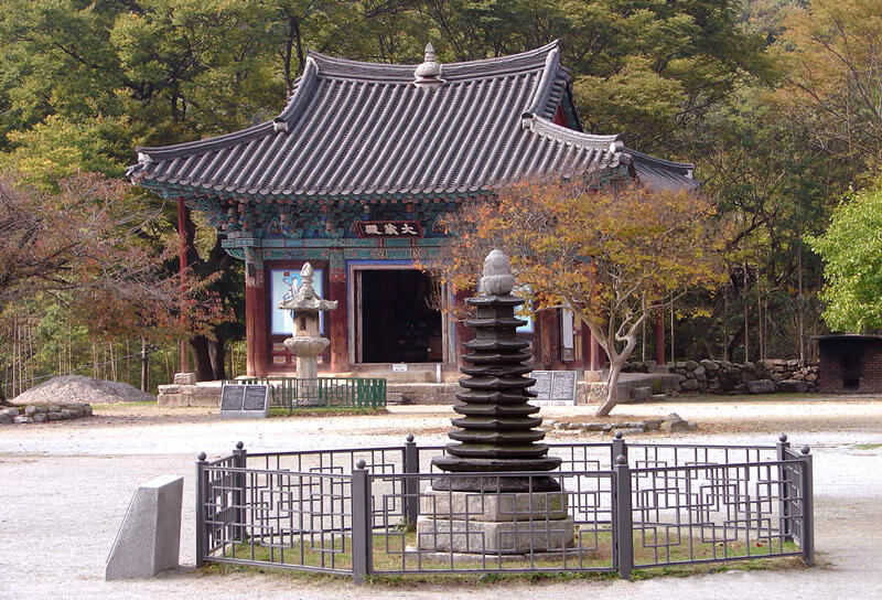 Asyiknya Menikmati Liburan Dengan Tenang Di Kuil Geumsansa, Korea Selatan
