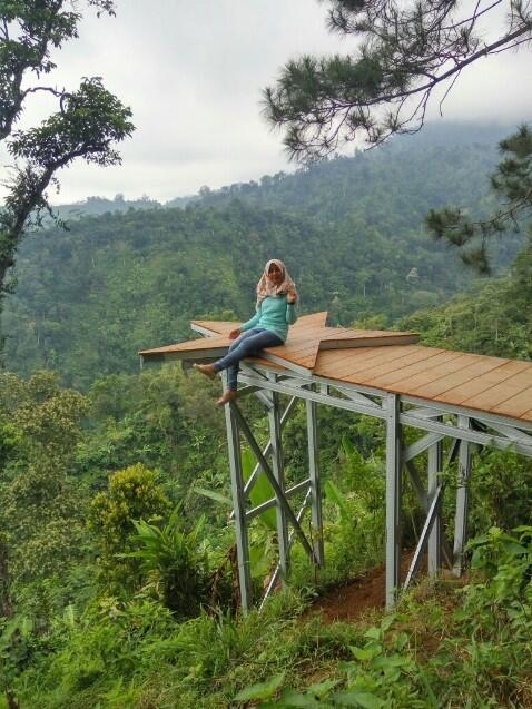 &#91;COC Regional: Lokasi Wisata&#93; Indahnya Pesona Alam di Hutan Pinus Pangonan Gunungsari