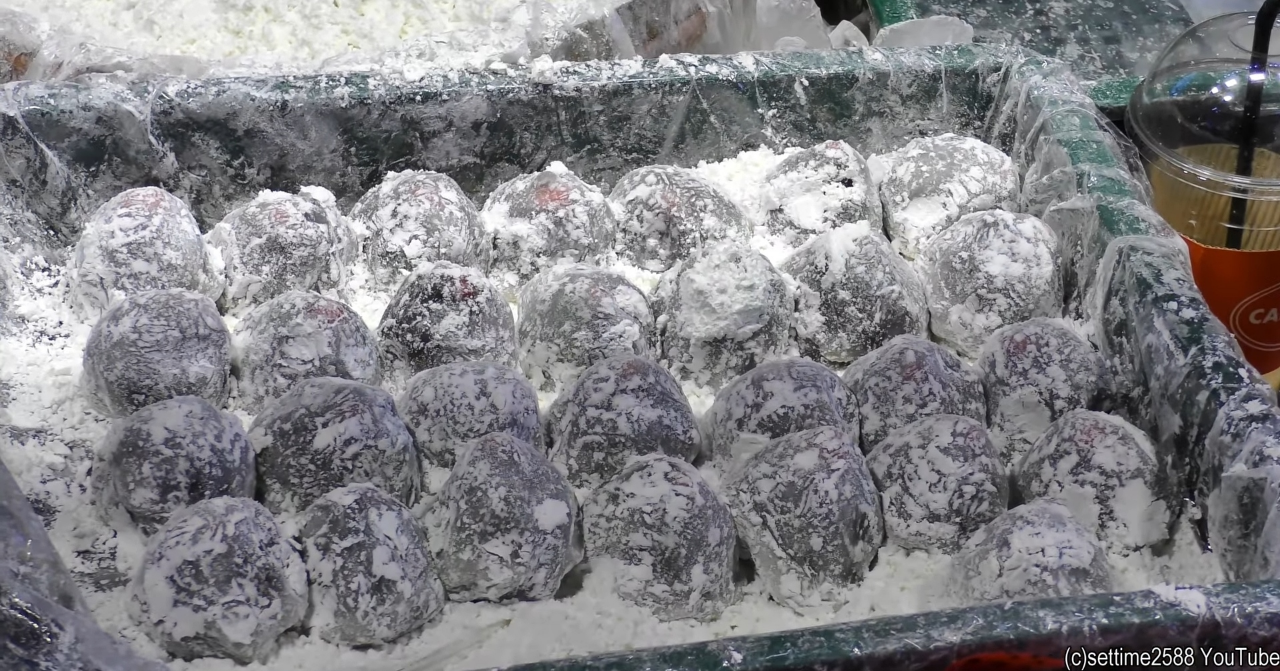 Di Indonesia Itu Cemilan Sultan, di Korsel Dijual di Kaki Lima