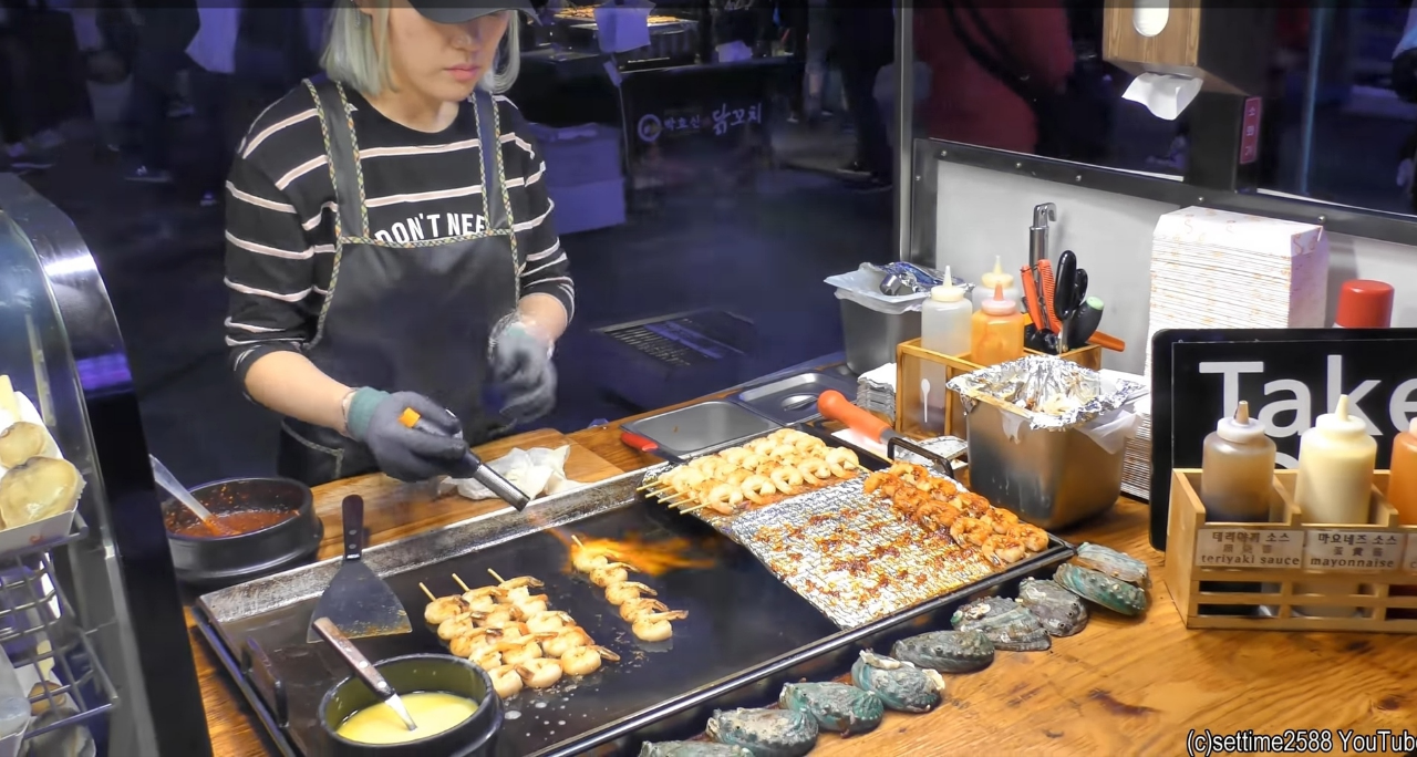 Di Indonesia Itu Cemilan Sultan, di Korsel Dijual di Kaki Lima