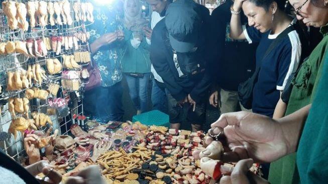 Unik, Korek dan Asbak Berkonsep Liar di Pasar Wisata Kota Batu Malang