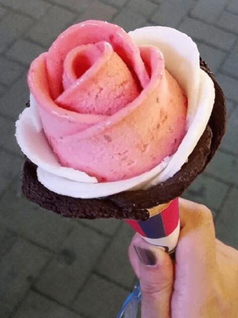 Es Krim Unik dari Korea, Seunik Oppa-oppa Korea yang Menikmatinya, Bikin Meleleh Deh