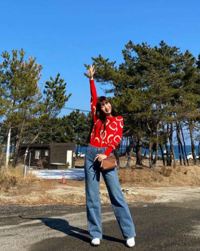 10 Inspirasi OOTD ala Joy Red Velvet yang Selalu Simple dan Kece