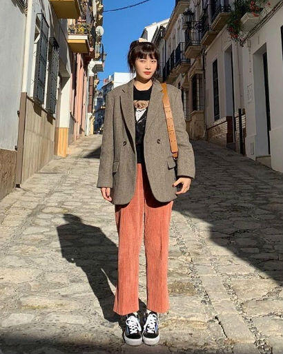 10 Inspirasi OOTD ala Joy Red Velvet yang Selalu Simple dan Kece