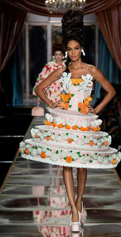 Gaun Unik Moschino di Milan Fashion Week, Terinspirasi Kue dan Marie Antoinette